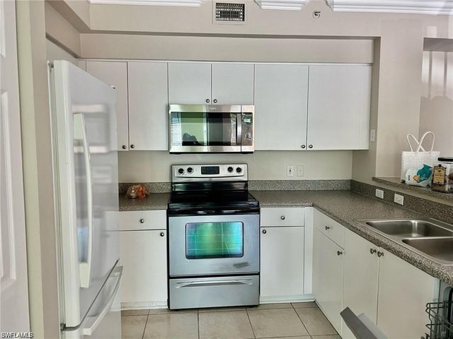 1115 Reserve Ct Apt 201, Naples, FL 34105