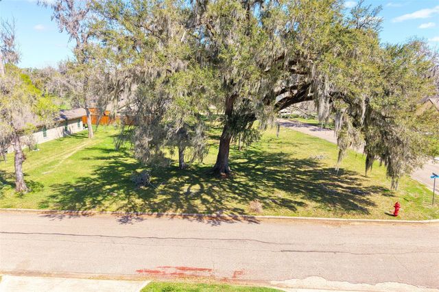 - Wood Haven Drive, West Columbia, TX 77486