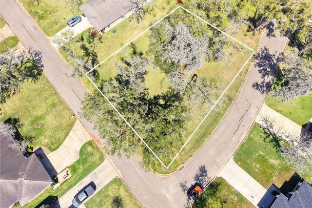 - Wood Haven Drive, West Columbia, TX 77486
