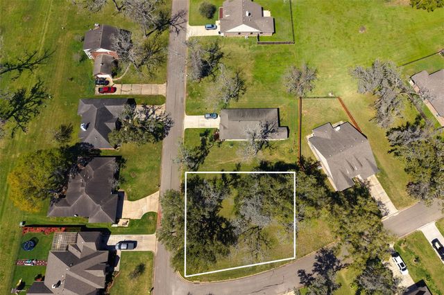 - Wood Haven Drive, West Columbia, TX 77486
