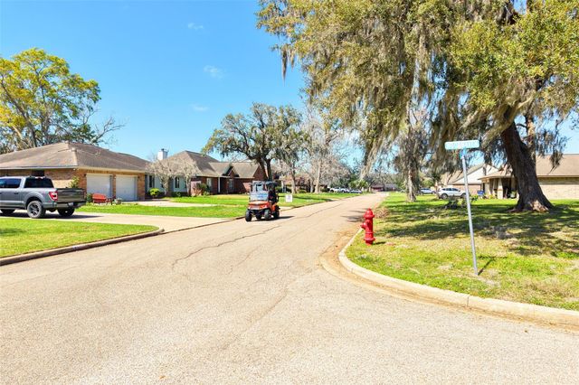 - Wood Haven Drive, West Columbia, TX 77486