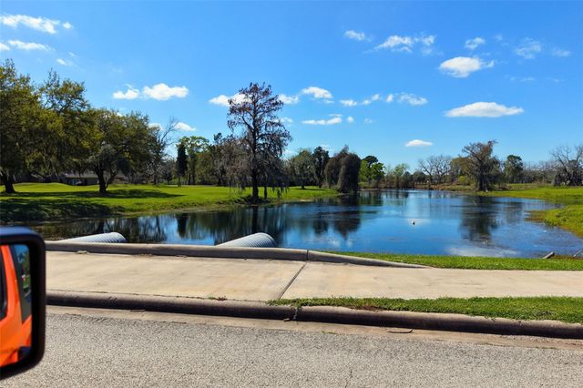 - Wood Haven Drive, West Columbia, TX 77486