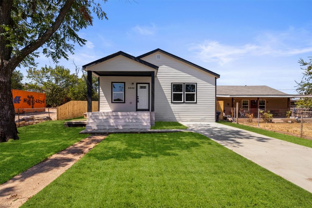 5044 Townsend Drive, Fort Worth, TX 76115 — exterior