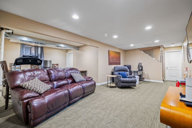 817 35th Street SW, Bondurant, IA 50035