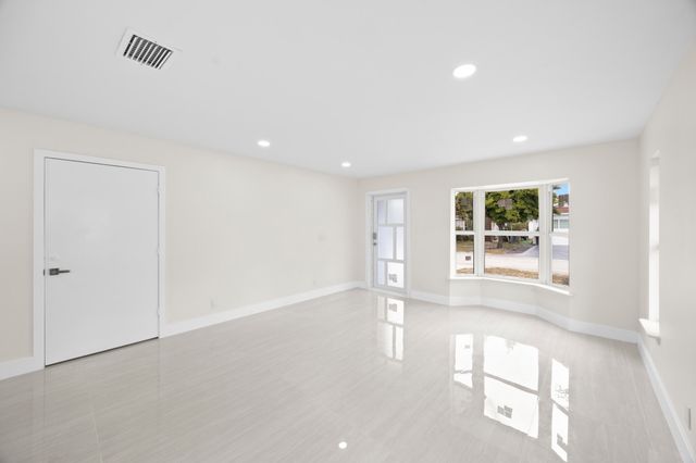 5664 BOYNTON Crescent, Boynton Beach, FL 33437