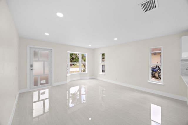 5664 BOYNTON Crescent, Boynton Beach, FL 33437