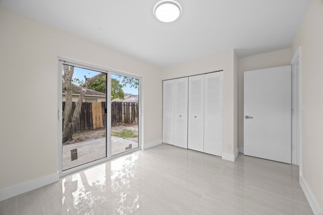 5664 BOYNTON Crescent, Boynton Beach, FL 33437