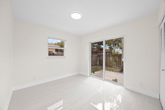 5664 BOYNTON Crescent, Boynton Beach, FL 33437
