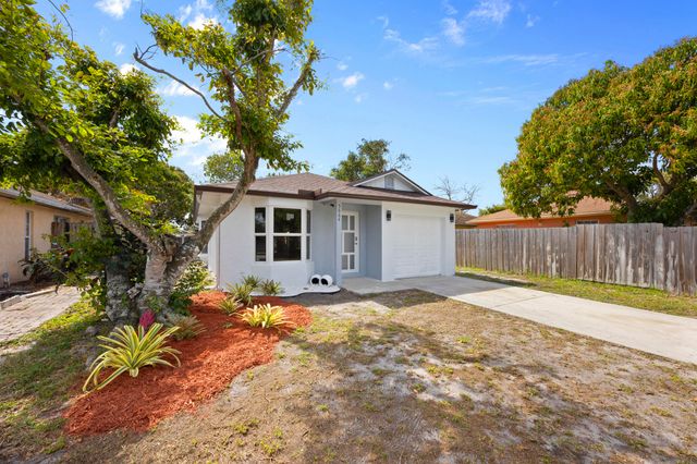 5664 BOYNTON Crescent, Boynton Beach, FL 33437