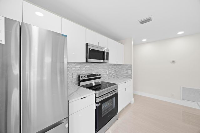 5664 BOYNTON Crescent, Boynton Beach, FL 33437
