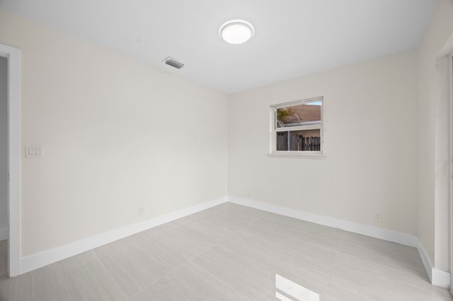 5664 BOYNTON Crescent, Boynton Beach, FL 33437