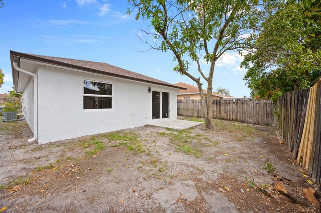5664 BOYNTON Crescent, Boynton Beach, FL 33437