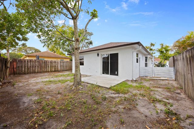 5664 BOYNTON Crescent, Boynton Beach, FL 33437