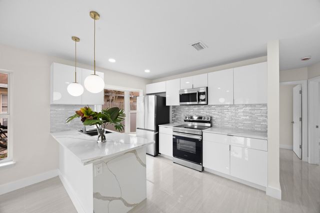 5664 BOYNTON Crescent, Boynton Beach, FL 33437