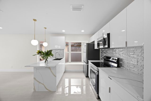 5664 BOYNTON Crescent, Boynton Beach, FL 33437