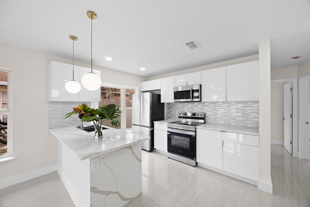 5664 BOYNTON Crescent, Boynton Beach, FL 33437