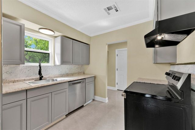 1149 NW Oak Ave, Lawton, OK 73507