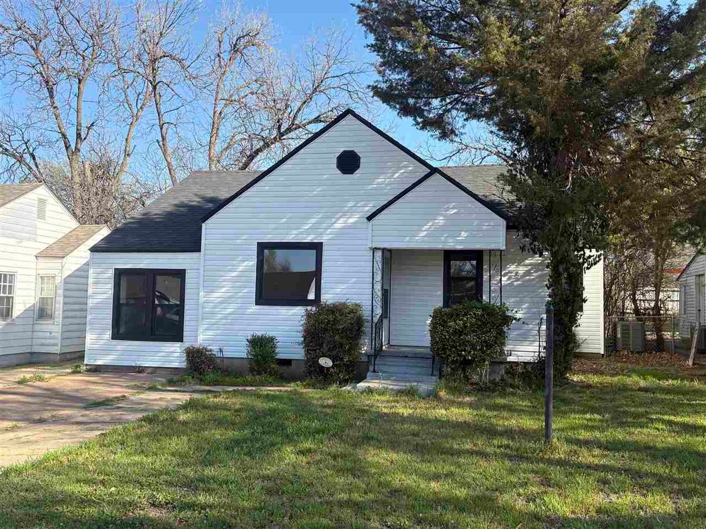 1149 NW Oak Ave, Lawton, OK 73507