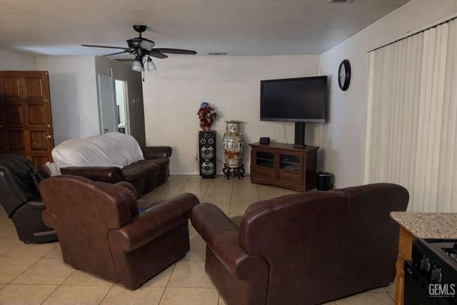 1825 Robinson Street, Delano, CA 93215