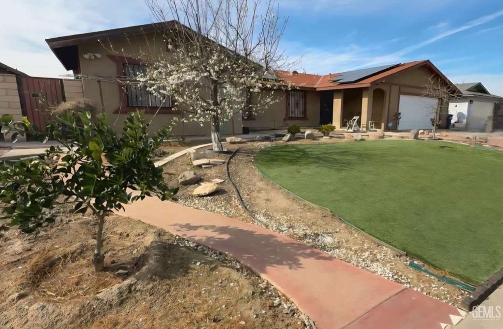 1825 Robinson Street, Delano, CA 93215