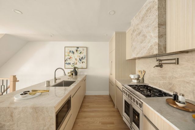69 CLERMONT Avenue, New York City, NY 11205