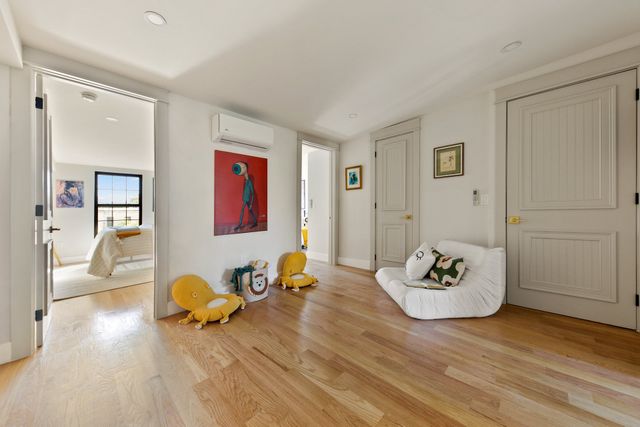 69 CLERMONT Avenue, New York City, NY 11205