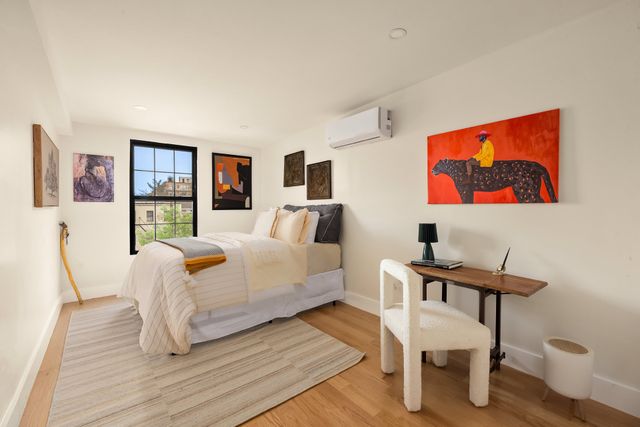 69 CLERMONT Avenue, New York City, NY 11205