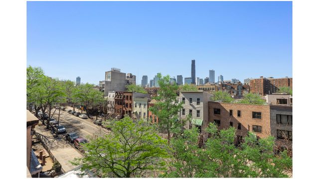 69 CLERMONT Avenue, New York City, NY 11205