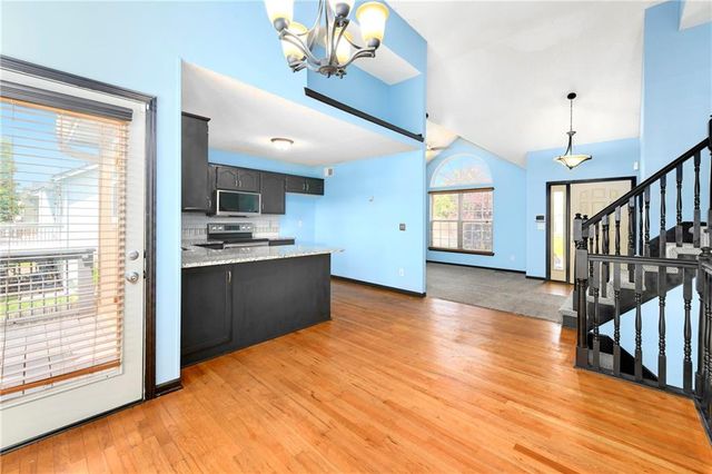 644 SE JONATHON Avenue, Lee's Summit, MO 64063