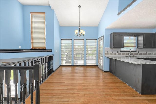 644 SE JONATHON Avenue, Lee's Summit, MO 64063