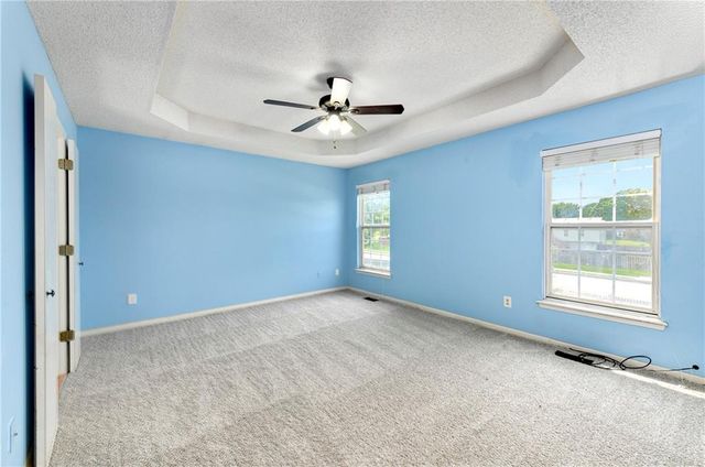 644 SE JONATHON Avenue, Lee's Summit, MO 64063