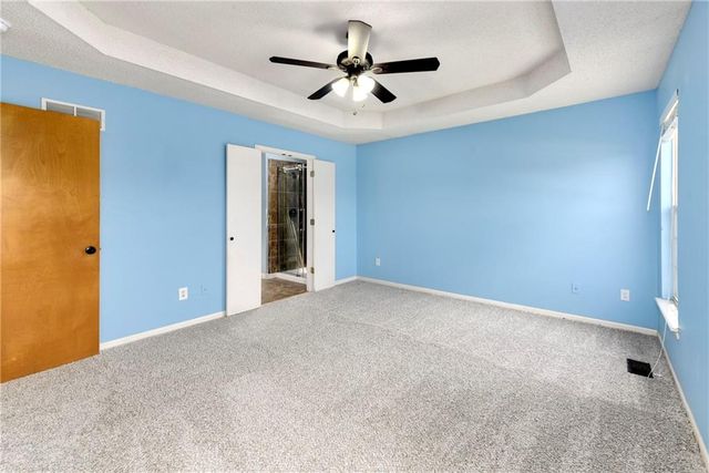 644 SE JONATHON Avenue, Lee's Summit, MO 64063