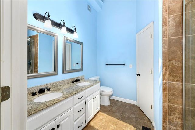 644 SE JONATHON Avenue, Lee's Summit, MO 64063