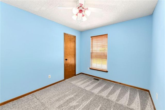 644 SE JONATHON Avenue, Lee's Summit, MO 64063