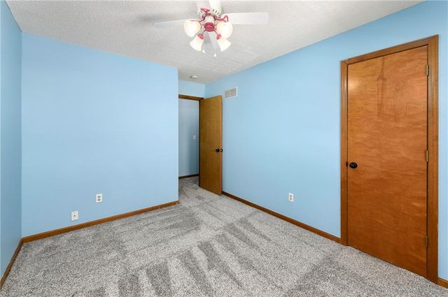644 SE JONATHON Avenue, Lee's Summit, MO 64063