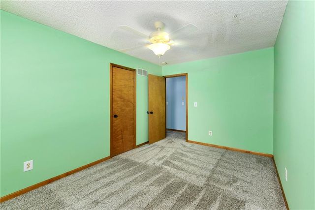 644 SE JONATHON Avenue, Lee's Summit, MO 64063