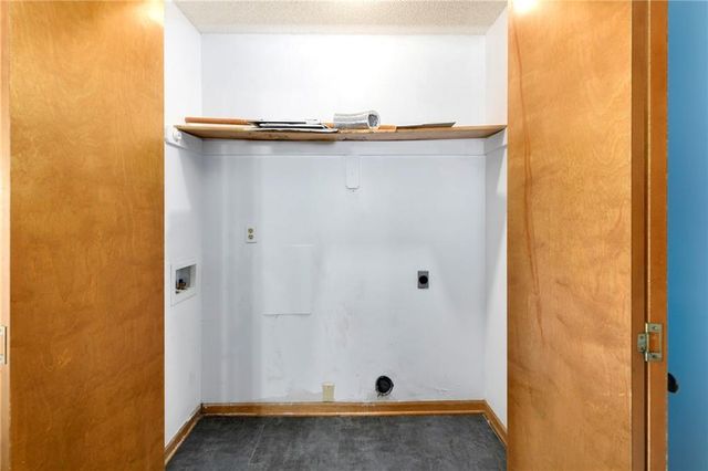 644 SE JONATHON Avenue, Lee's Summit, MO 64063