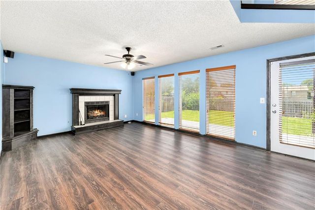 644 SE JONATHON Avenue, Lee's Summit, MO 64063