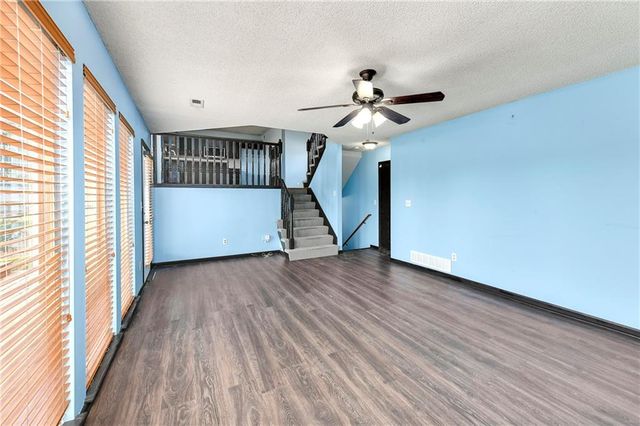 644 SE JONATHON Avenue, Lee's Summit, MO 64063