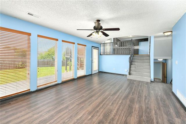 644 SE JONATHON Avenue, Lee's Summit, MO 64063