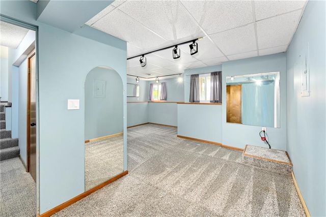 644 SE JONATHON Avenue, Lee's Summit, MO 64063