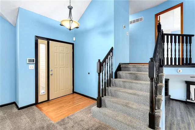 644 SE JONATHON Avenue, Lee's Summit, MO 64063
