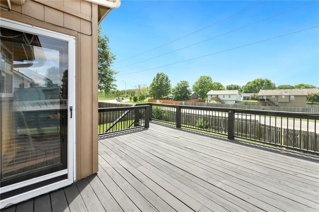 644 SE JONATHON Avenue, Lee's Summit, MO 64063