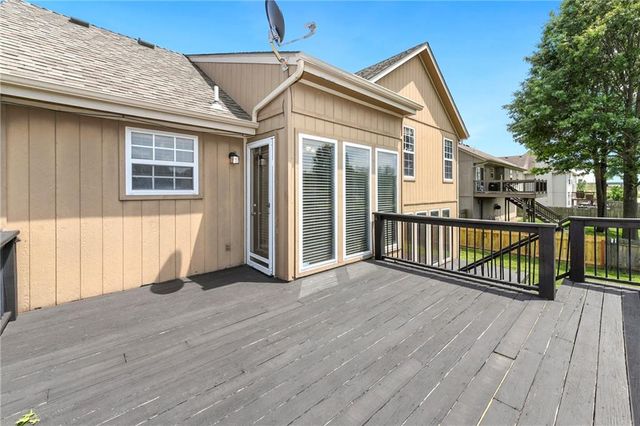 644 SE JONATHON Avenue, Lee's Summit, MO 64063