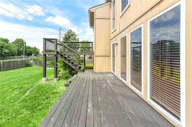 644 SE JONATHON Avenue, Lee's Summit, MO 64063