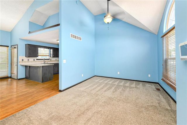 644 SE JONATHON Avenue, Lee's Summit, MO 64063