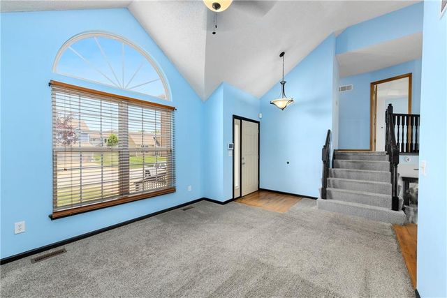 644 SE JONATHON Avenue, Lee's Summit, MO 64063