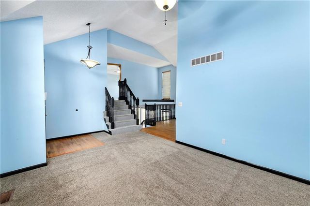 644 SE JONATHON Avenue, Lee's Summit, MO 64063