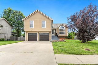 644 SE JONATHON Avenue, Lee's Summit, MO 64063