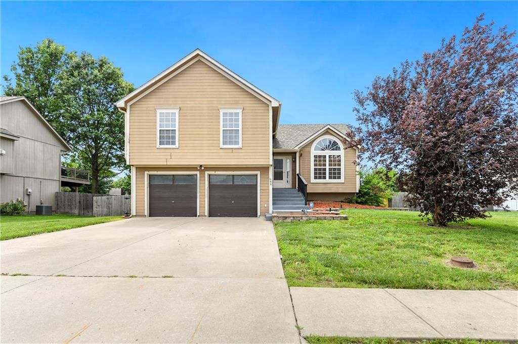 644 SE JONATHON Avenue, Lee's Summit, MO 64063